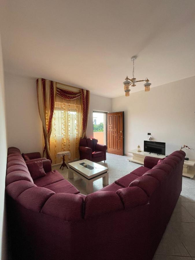 Joli - 120sqm - 3 Bedroom - 2 Baths House With Yard & Parking In Casa vacanze Vlorë