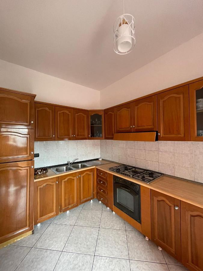 Joli - 120sqm - 3 Bedroom - 2 Baths House With Yard & Parking In * Vlorë
