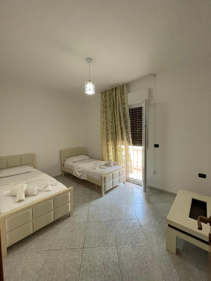 Joli - 120sqm - 3 Bedroom - 2 Baths House With Yard & Parking In Vlorë