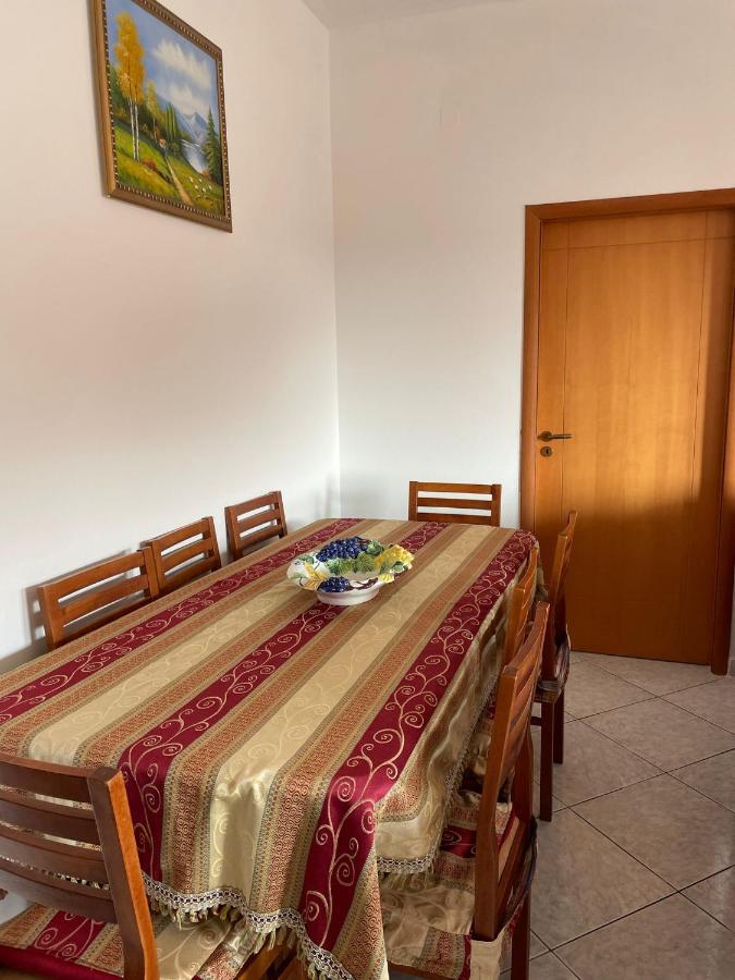 Joli - 120sqm - 3 Bedroom - 2 Baths House With Yard & Parking In Vlorë