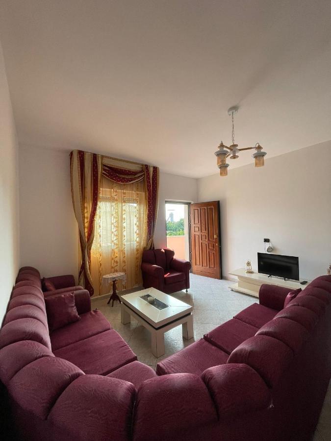 Joli - 120sqm - 3 Bedroom - 2 Baths House With Yard & Parking In Casa vacanze Vlorë